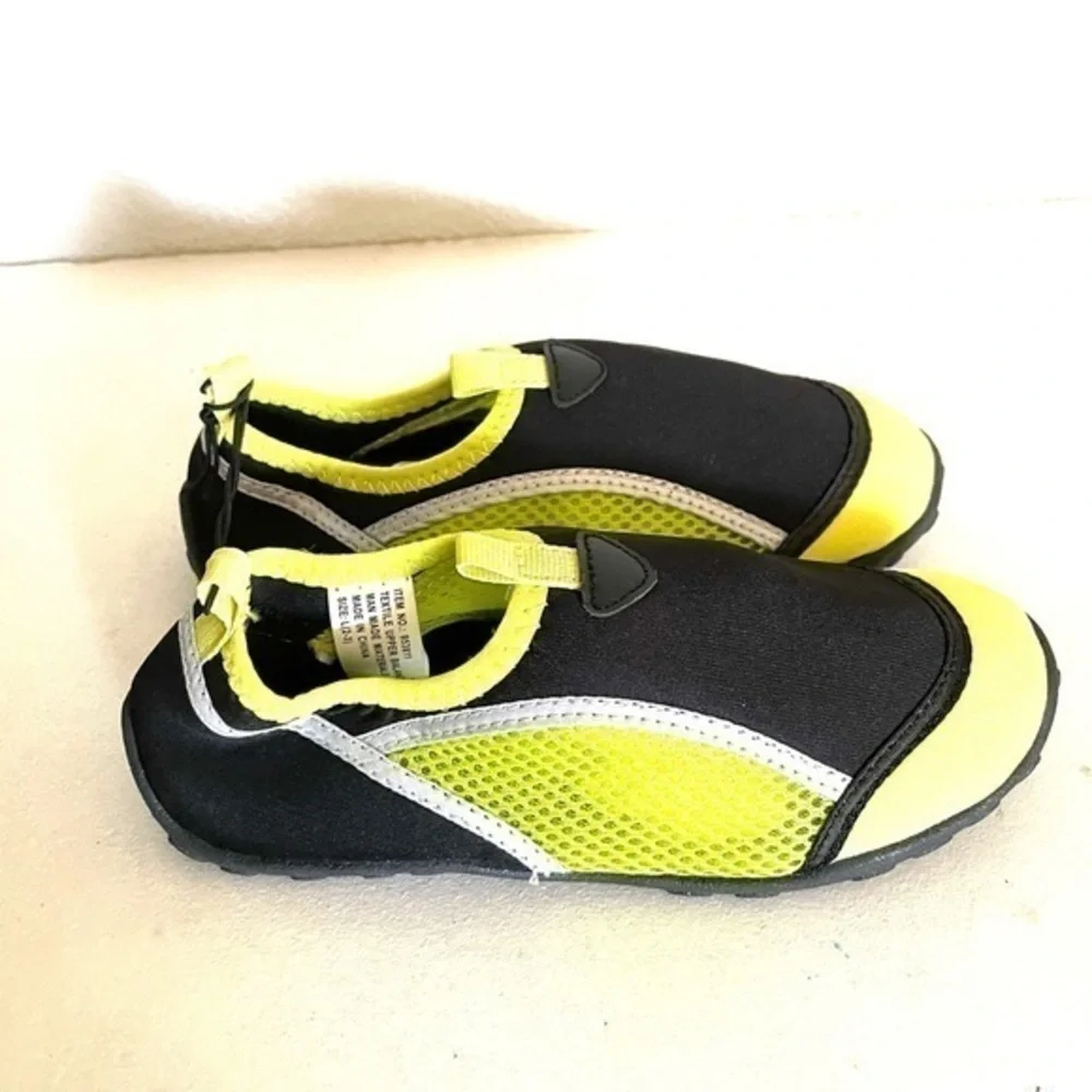 SUN & SKY kids black & yellow mesh water shoes -L